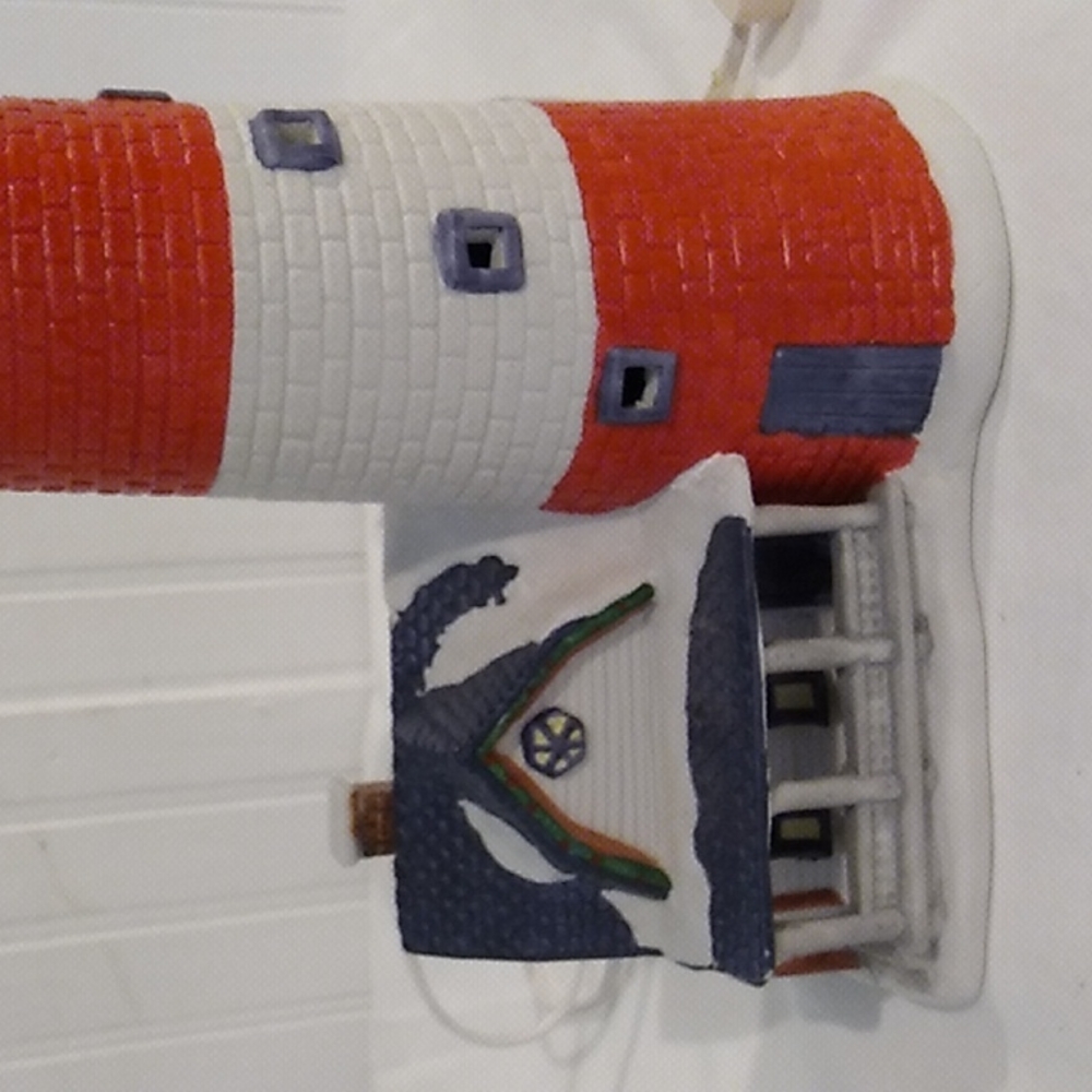 NWOT Lighthouse - Picture 4 of 13